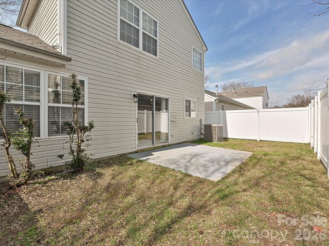 8627 Meadowmont View Drive, Charlotte, NC 28269