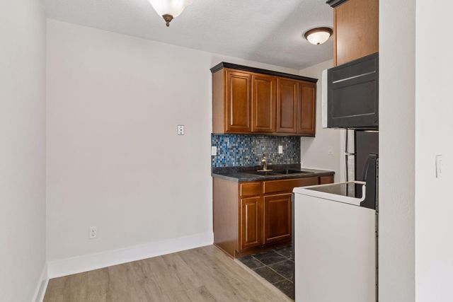 2212 Aldrich Avenue S 102, Minneapolis, MN 55405