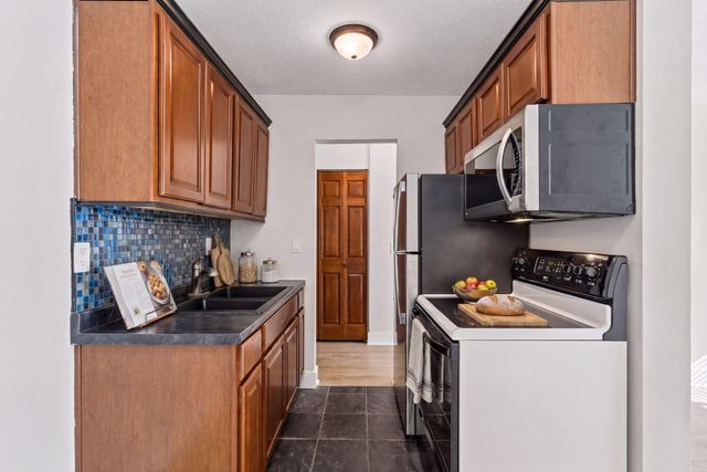 2212 Aldrich Avenue S 102, Minneapolis, MN 55405