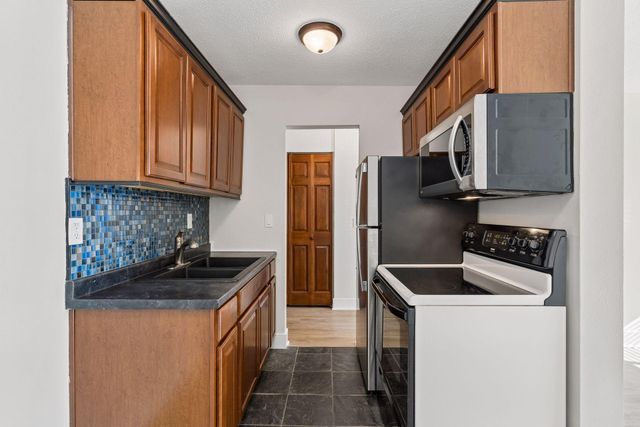 2212 Aldrich Avenue S 102, Minneapolis, MN 55405