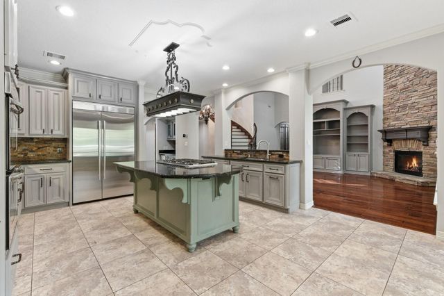 7346 Teaswood Drive, Conroe, TX 77304