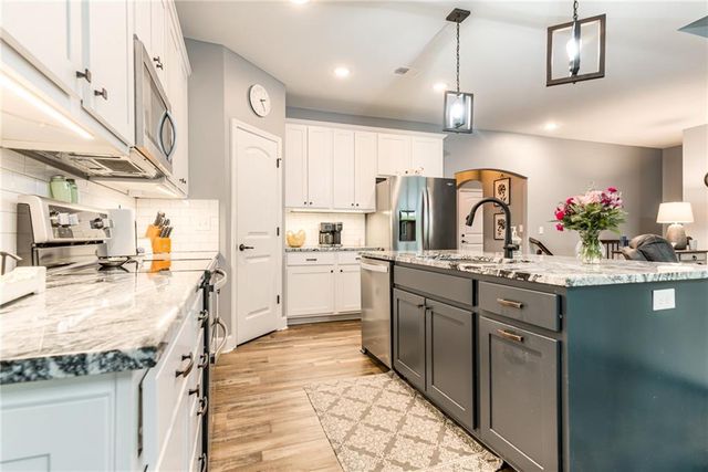 20922 W 190th Terrace, Spring Hill, KS 66083
