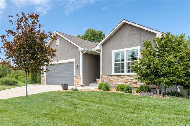 20922 W 190th Terrace, Spring Hill, KS 66083