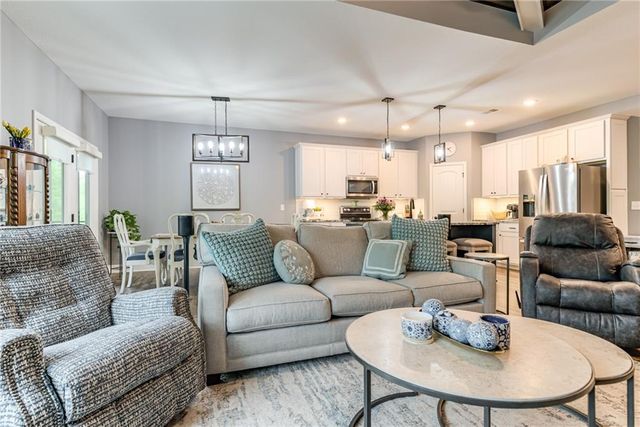 20922 W 190th Terrace, Spring Hill, KS 66083
