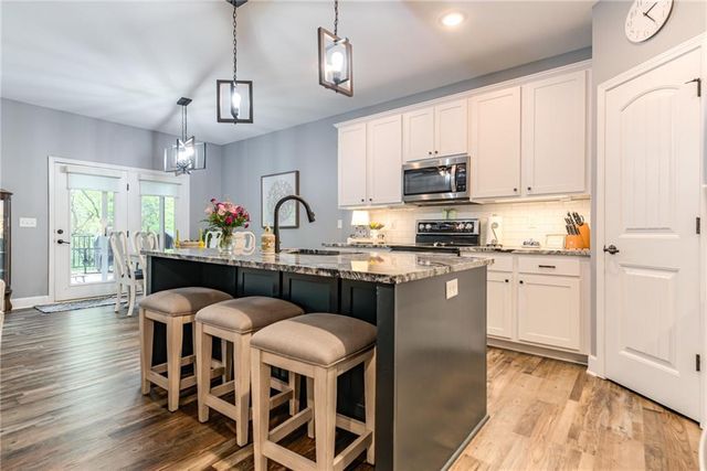 20922 W 190th Terrace, Spring Hill, KS 66083