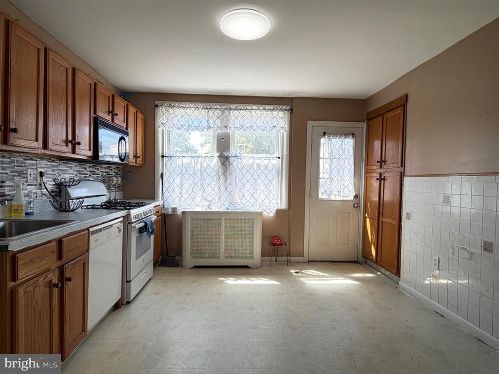 3332 BRIGHTON ST, PHILADELPHIA, PA 19149 — photo 2