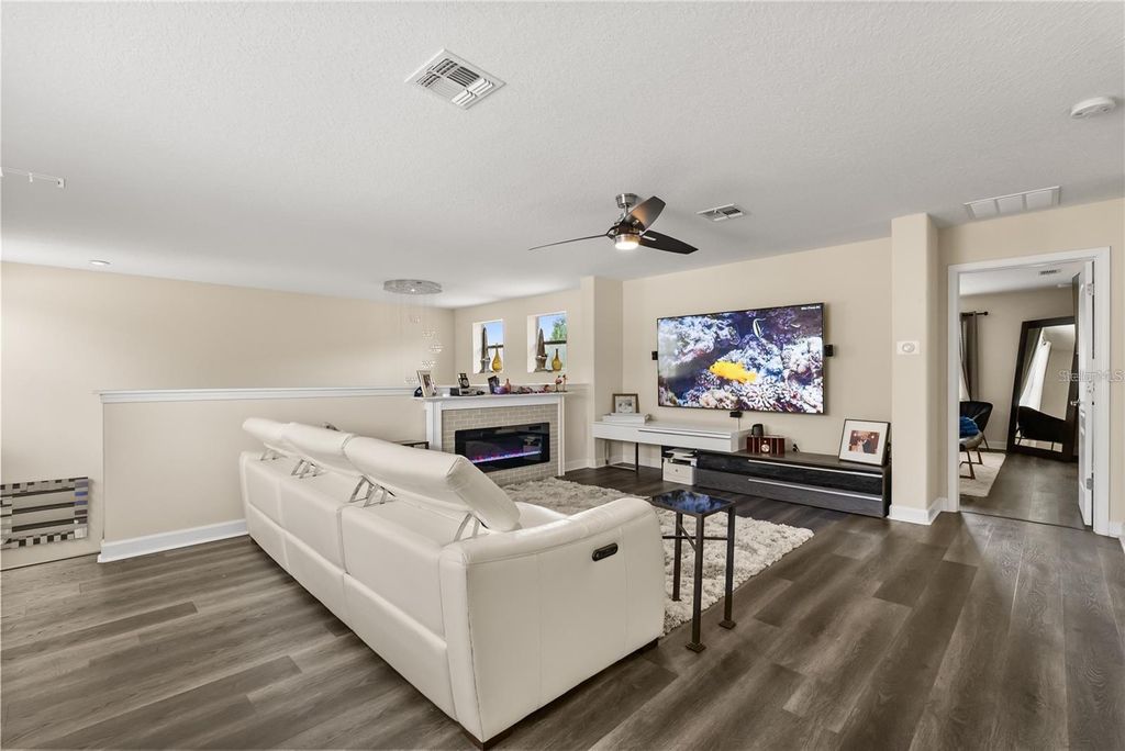 Image 4 of property listing at 2182 CROSSTON CIRCLE, Orlando, FL 32824