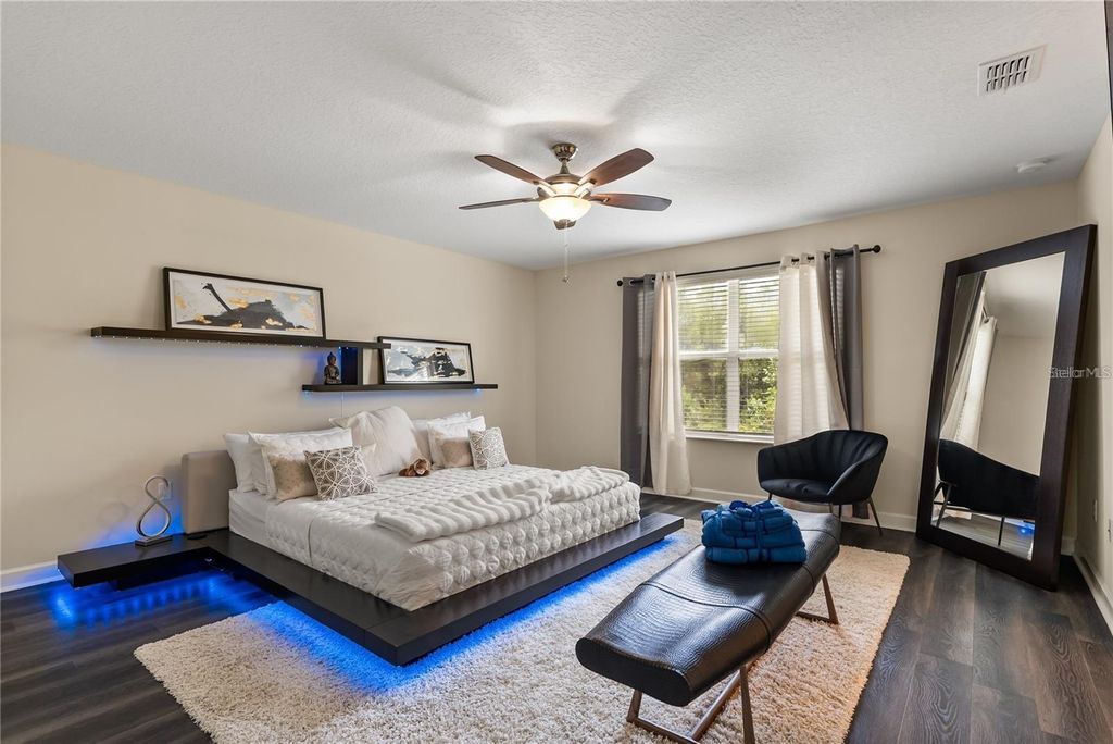 Image 7 of property listing at 2182 CROSSTON CIRCLE, Orlando, FL 32824