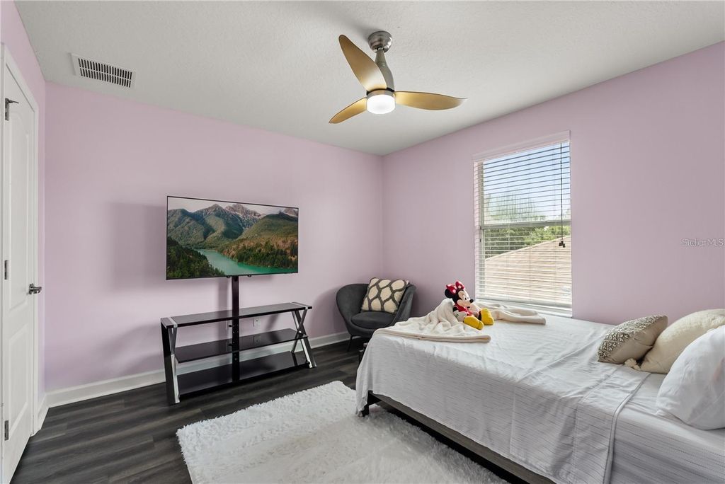 Image 10 of property listing at 2182 CROSSTON CIRCLE, Orlando, FL 32824