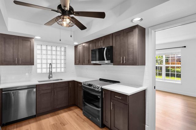 11557 WINCHESTER Drive, Palm Beach Gardens, FL 33410