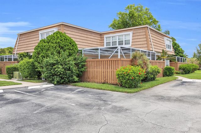11557 WINCHESTER Drive, Palm Beach Gardens, FL 33410