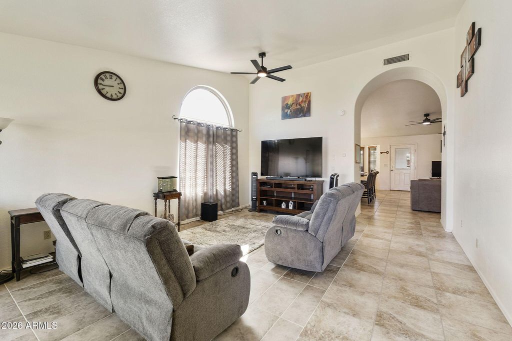 Image 5 of property listing at 5507 E FARMDALE Avenue, Mesa, AZ 85206