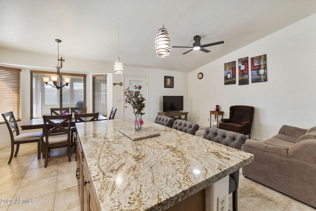 Image 7 of property listing at 5507 E FARMDALE Avenue, Mesa, AZ 85206