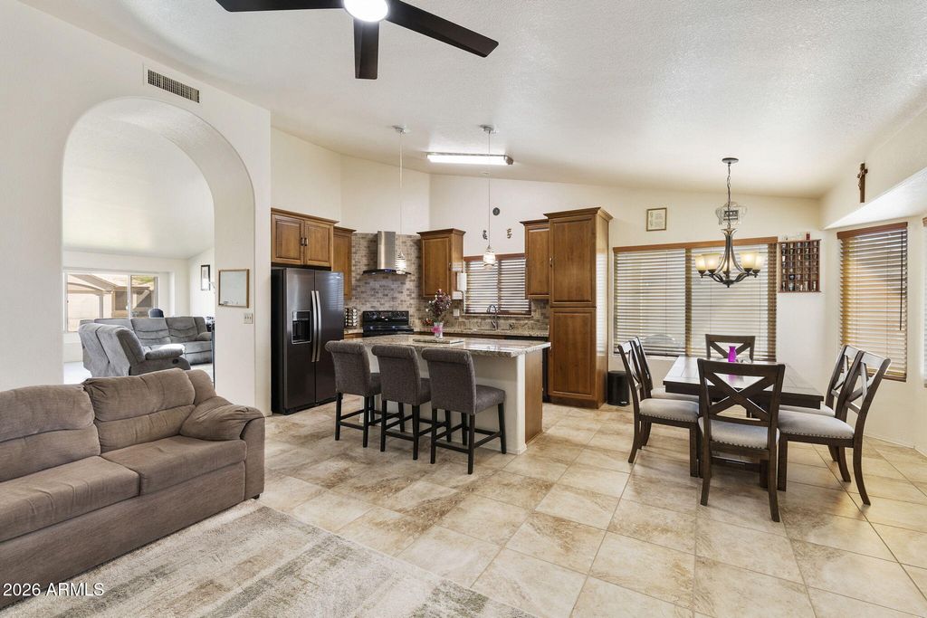 Image 8 of property listing at 5507 E FARMDALE Avenue, Mesa, AZ 85206