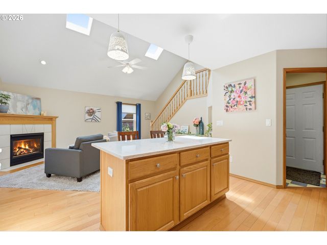 276 Se 8TH Ave, Canby, OR 97013