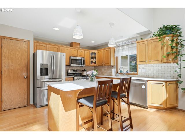 276 Se 8TH Ave, Canby, OR 97013