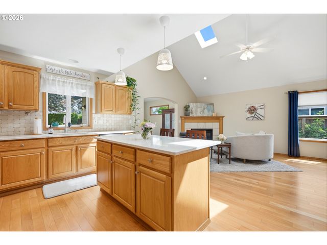 276 Se 8TH Ave, Canby, OR 97013