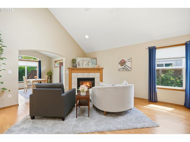 276 Se 8TH Ave, Canby, OR 97013