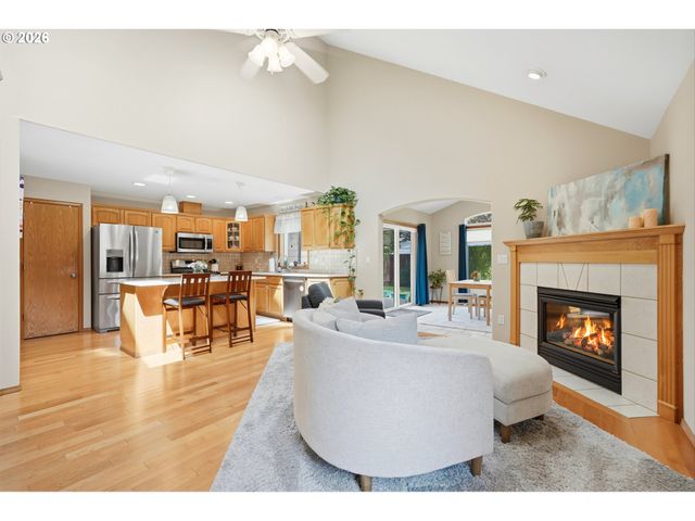 276 Se 8TH Ave, Canby, OR 97013