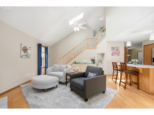 276 Se 8TH Ave, Canby, OR 97013