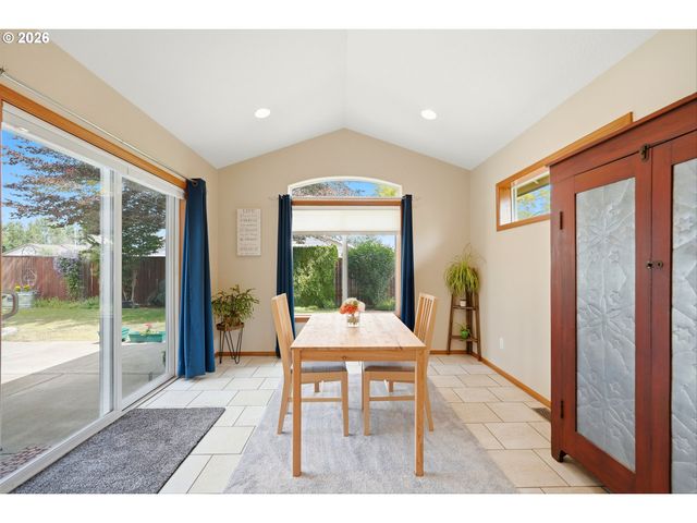 276 Se 8TH Ave, Canby, OR 97013
