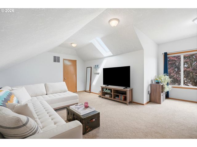 276 Se 8TH Ave, Canby, OR 97013