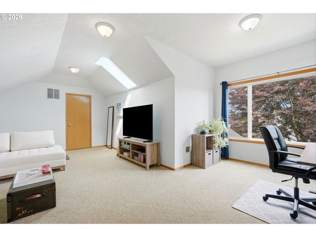 276 Se 8TH Ave, Canby, OR 97013