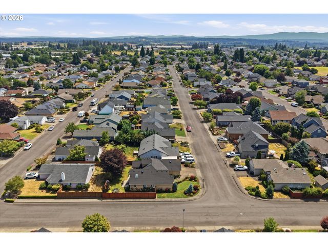 276 Se 8TH Ave, Canby, OR 97013