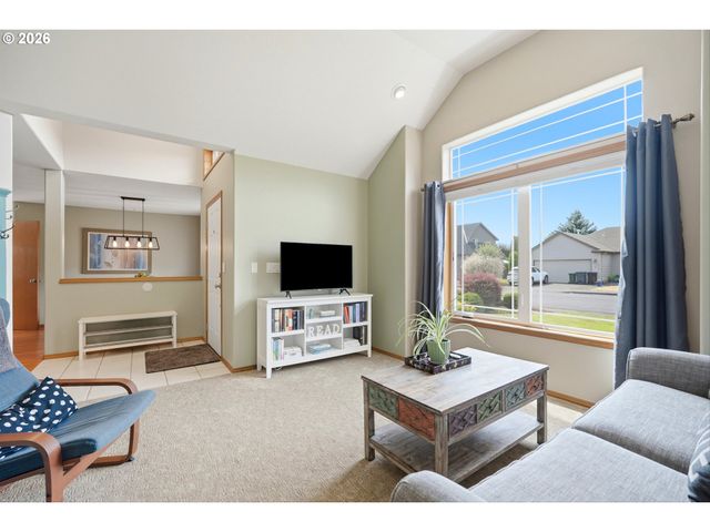 276 Se 8TH Ave, Canby, OR 97013
