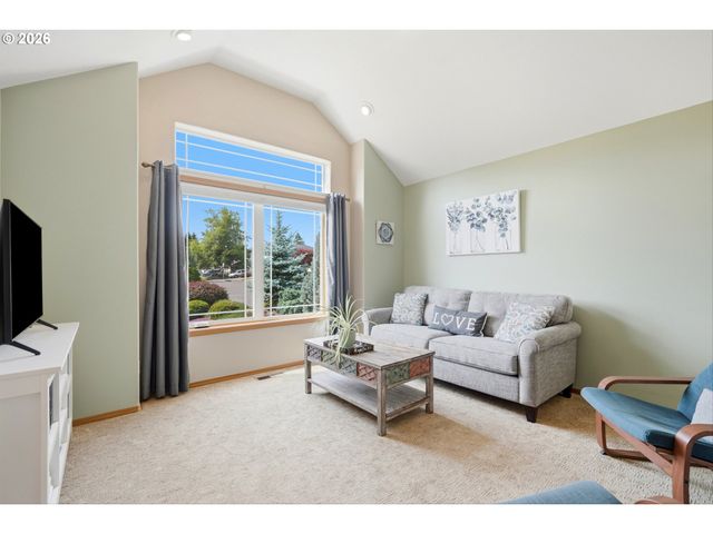 276 Se 8TH Ave, Canby, OR 97013
