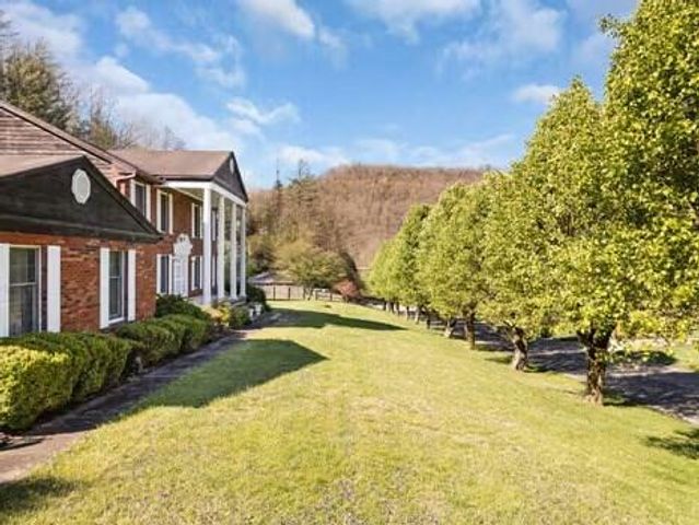 152 Daniels, Banner, KY 41603