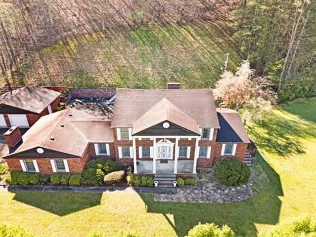 152 Daniels, Banner, KY 41603