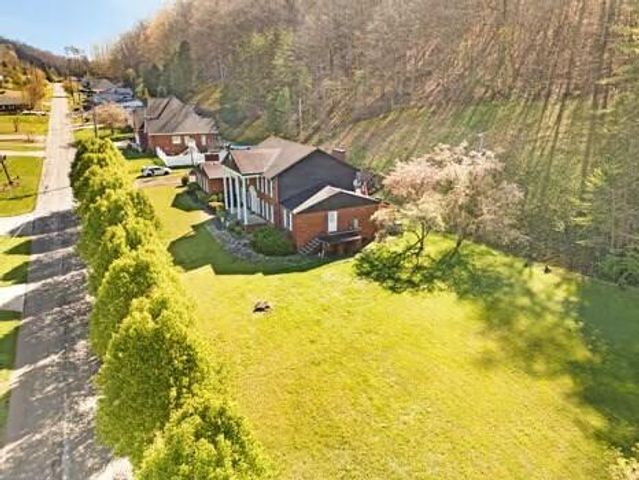 152 Daniels, Banner, KY 41603