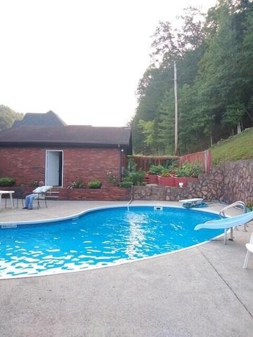 152 Daniels, Banner, KY 41603