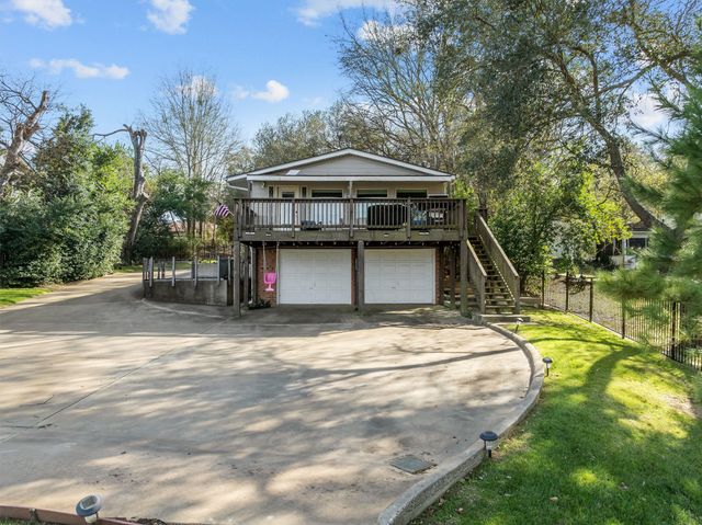 23322 Three Points Drive, Frankston, TX 75763