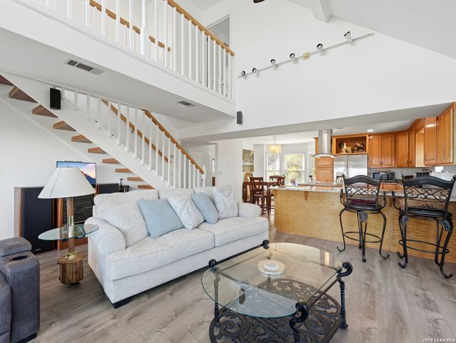 450 Stagecoach Dr, Canyon Lake, TX 78133