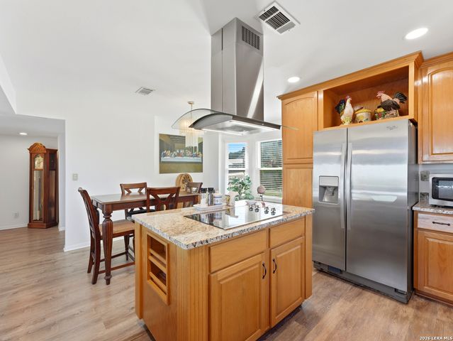 450 Stagecoach Dr, Canyon Lake, TX 78133
