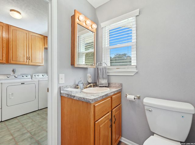 450 Stagecoach Dr, Canyon Lake, TX 78133