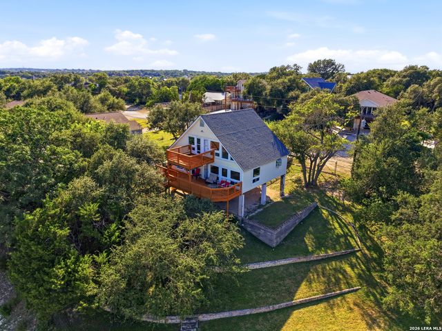 450 Stagecoach Dr, Canyon Lake, TX 78133
