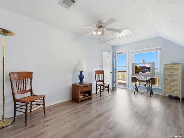 450 Stagecoach Dr, Canyon Lake, TX 78133