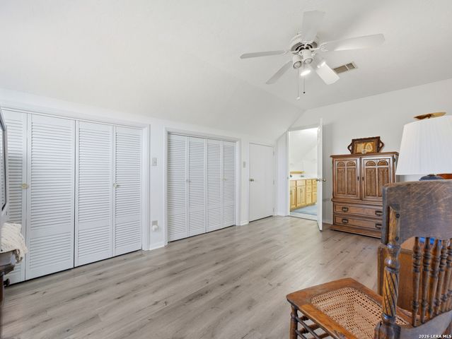 450 Stagecoach Dr, Canyon Lake, TX 78133