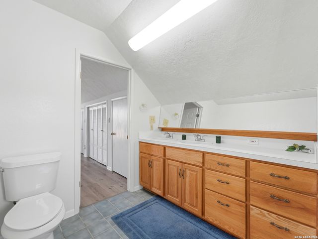 450 Stagecoach Dr, Canyon Lake, TX 78133