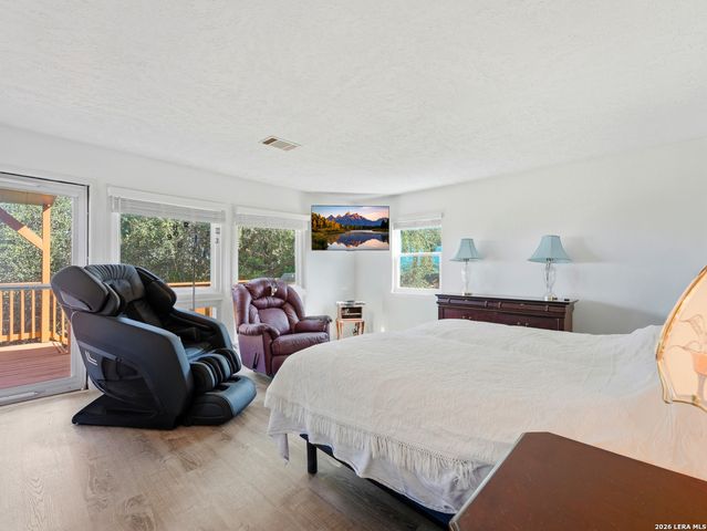 450 Stagecoach Dr, Canyon Lake, TX 78133