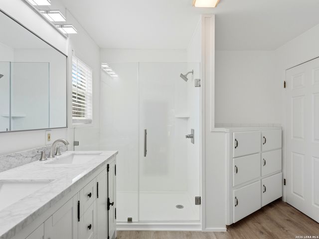 450 Stagecoach Dr, Canyon Lake, TX 78133