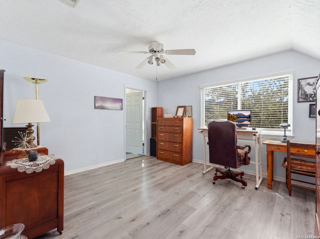 450 Stagecoach Dr, Canyon Lake, TX 78133