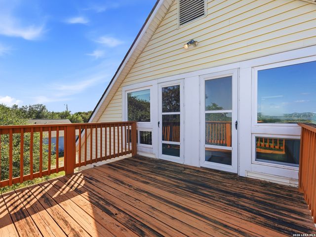 450 Stagecoach Dr, Canyon Lake, TX 78133