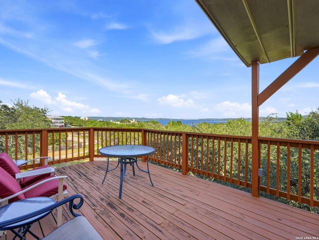 450 Stagecoach Dr, Canyon Lake, TX 78133