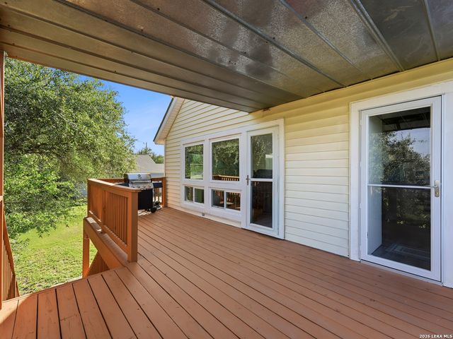 450 Stagecoach Dr, Canyon Lake, TX 78133