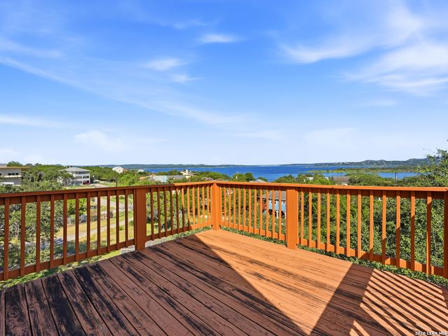 450 Stagecoach Dr, Canyon Lake, TX 78133