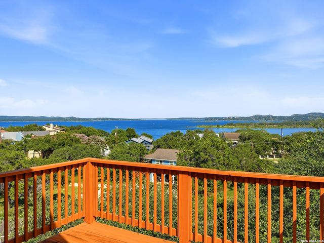 450 Stagecoach Dr, Canyon Lake, TX 78133